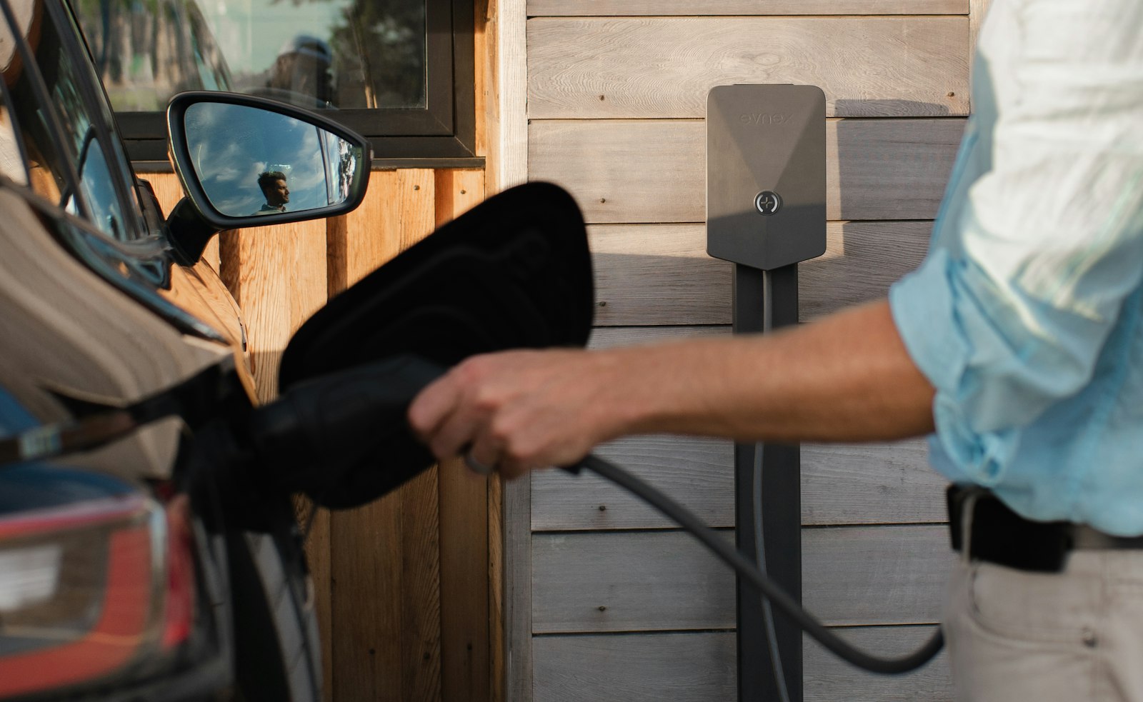 Je huis op de accu van een Tesla Model 3 of Y bij stroomuitval: zo werkt het